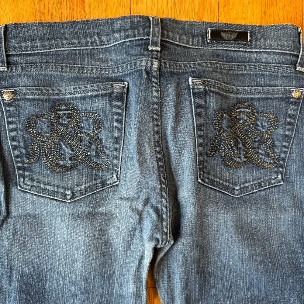 Rock & Republic Y2K Dark Blue Low Rise Boot Cut Embroidered Premium Denim Sz 30 - Picture 2 of 5